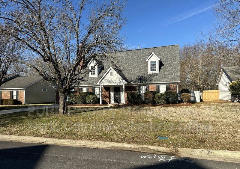 12115 Landing Green Dr - Photo 4 of 48