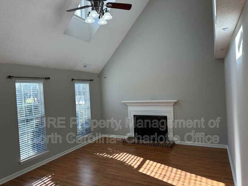 12115 Landing Green Dr - Photo 6 of 48