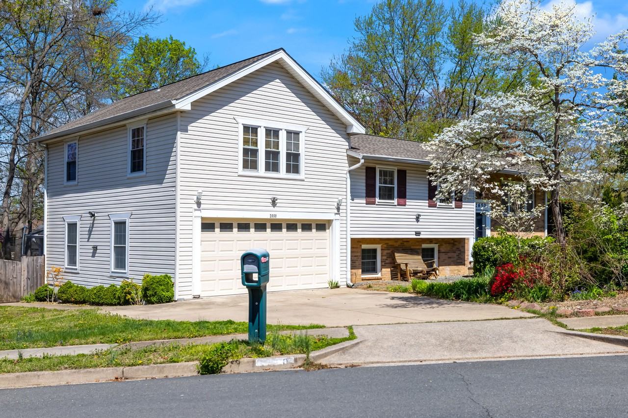 2650 Falmouth Ct - Photo 2 of 17