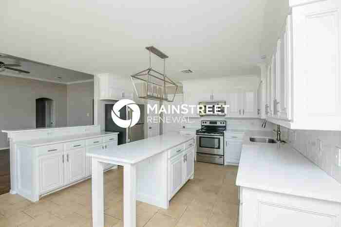 5202 Ambassador Dr - Photo 7 of 16