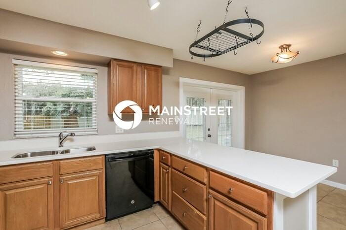 511 S Simpson St - Photo 7 of 26