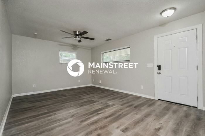 712 W Madison St - Photo 3 of 16