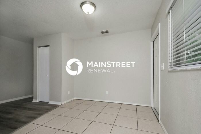 712 W Madison St - Photo 4 of 16