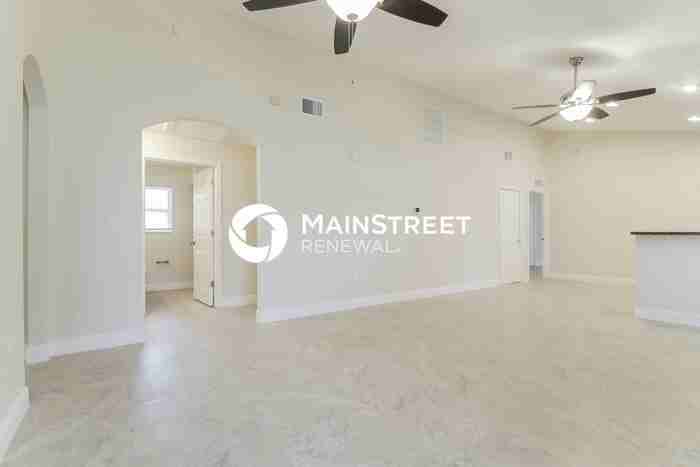 312 Oak St - Photo 3 of 16