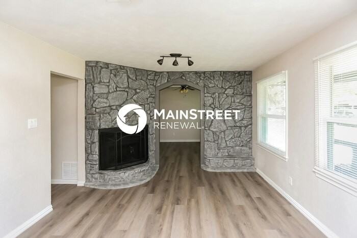 317 Worthy St - Photo 3 of 16