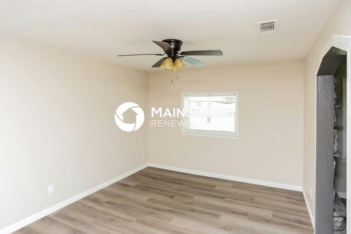 317 Worthy St - Photo 4 of 16