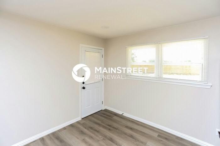 317 Worthy St - Photo 5 of 16