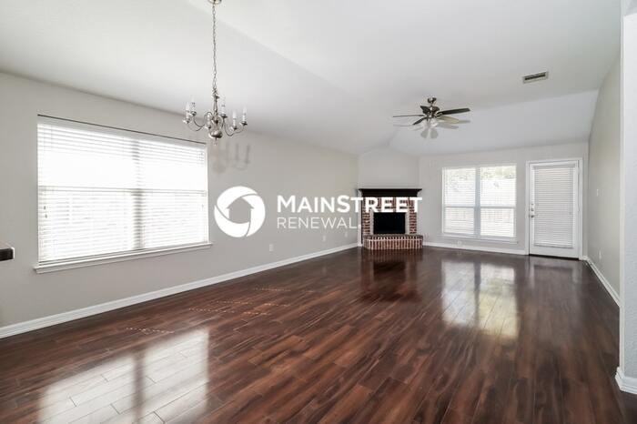 10529 Splitridge Ct - Photo 3 of 15