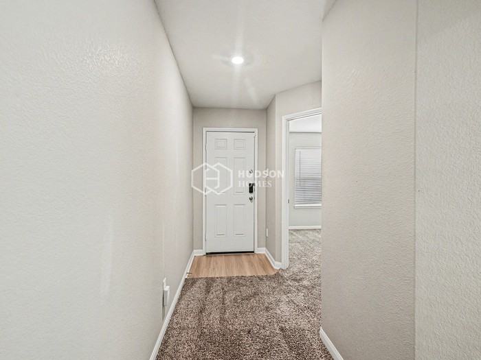 23022 Bellini Dr - Photo 5 of 26