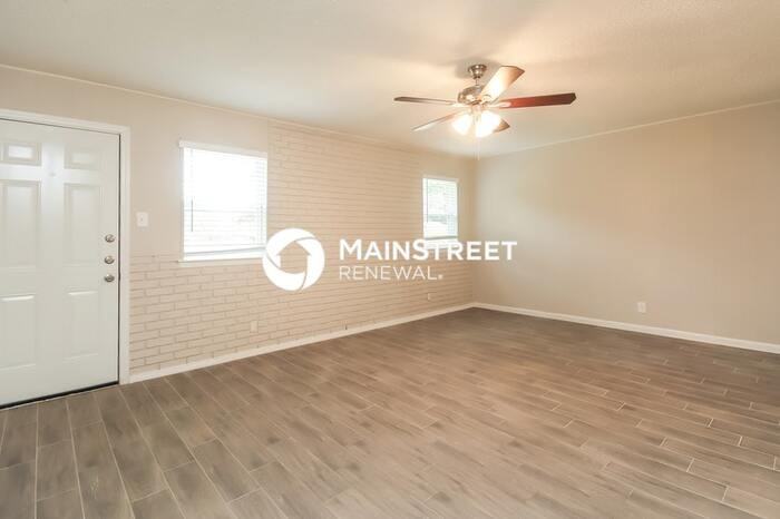 5621 Macdougall Dr - Photo 2 of 15