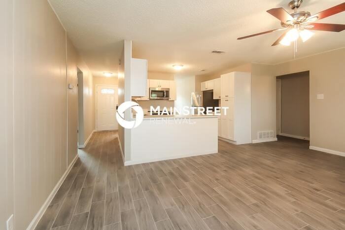 5621 Macdougall Dr - Photo 4 of 15