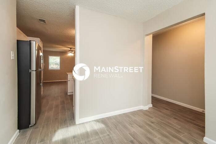 5621 Macdougall Dr - Photo 6 of 15