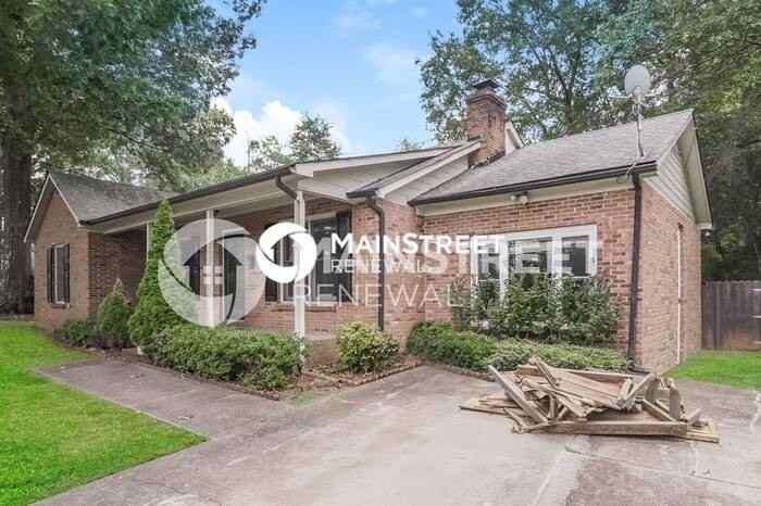 1111 Woodhaven Dr - Photo 3 of 16