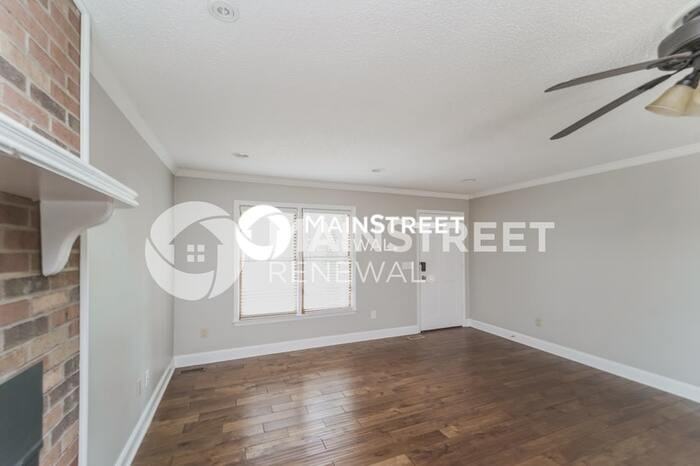 1111 Woodhaven Dr - Photo 4 of 16