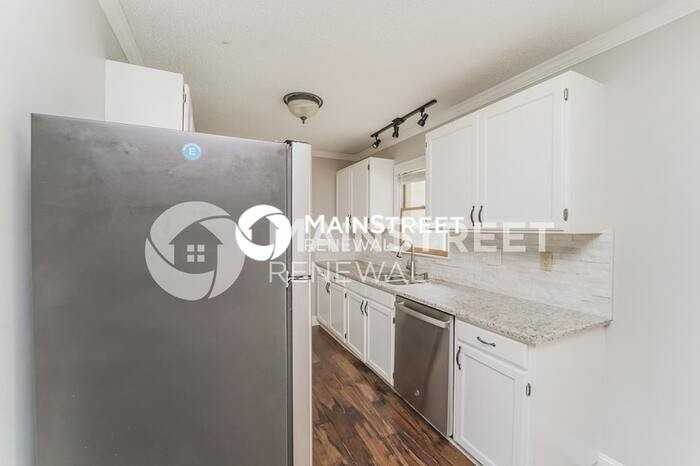 1111 Woodhaven Dr - Photo 5 of 16