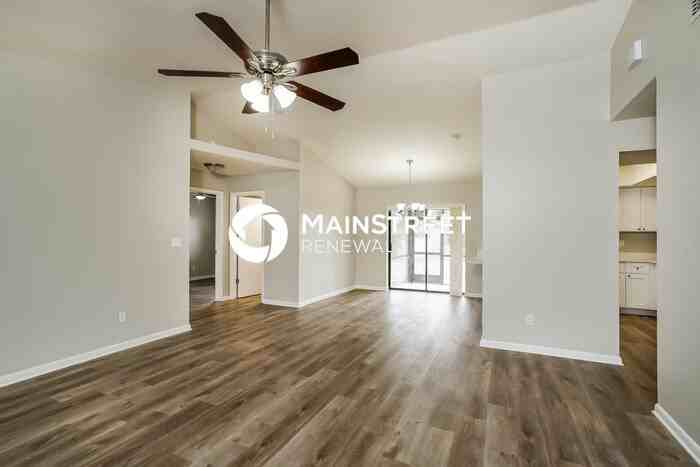 2216 Se 6th Ln - Photo 2 of 16