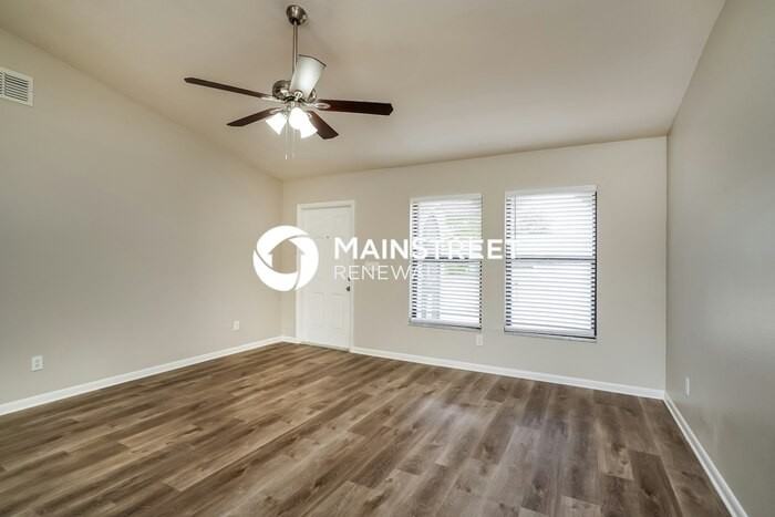 2216 Se 6th Ln - Photo 4 of 16