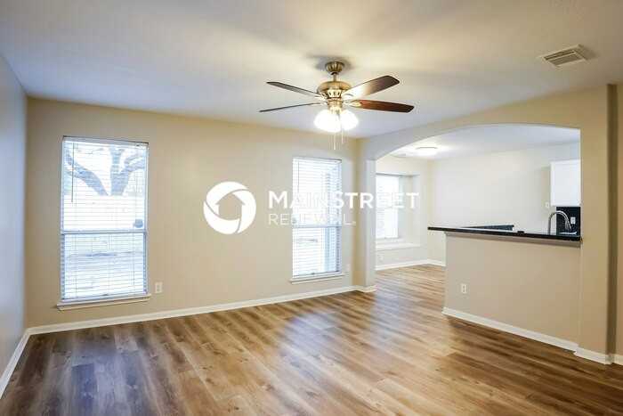 8206 Prairie Wind Ln - Photo 4 of 17