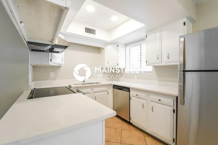 1716 W Sequoia Dr - Photo 4 of 15