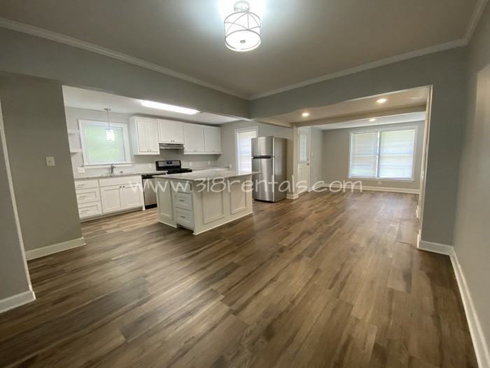 186 Charles Ave - Photo 3 of 12