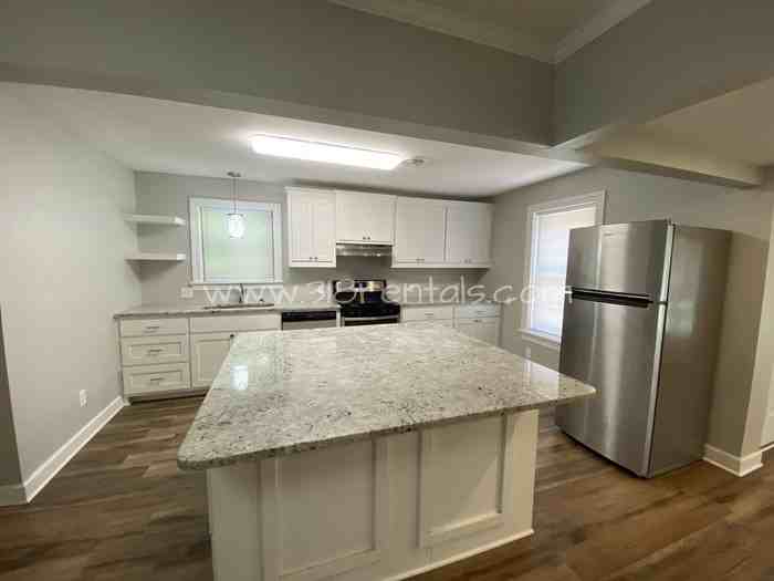 186 Charles Ave - Photo 5 of 12