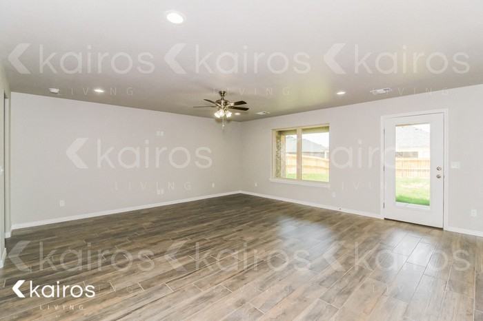 2704 Daytona Ave - Photo 2 of 17