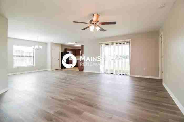 719 Center Lake St - Photo 3 of 16