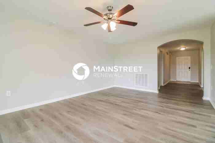 719 Center Lake St - Photo 4 of 16