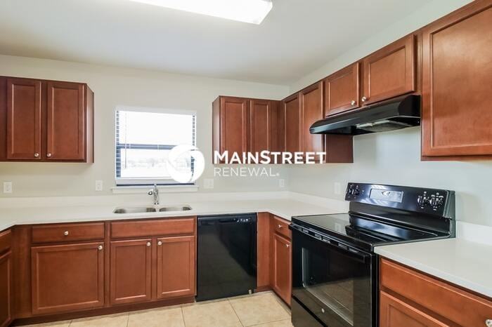 719 Center Lake St - Photo 6 of 16