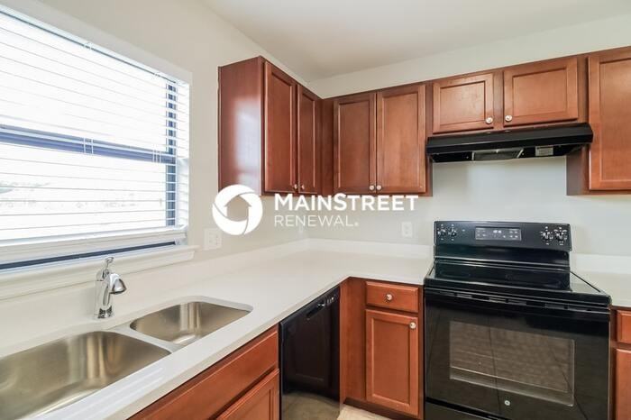 719 Center Lake St - Photo 7 of 16