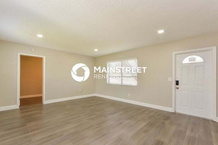 983 N Waycross Cir - Photo 3 of 16