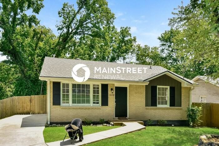 1404 Crockett Ct - Photo 3 of 16