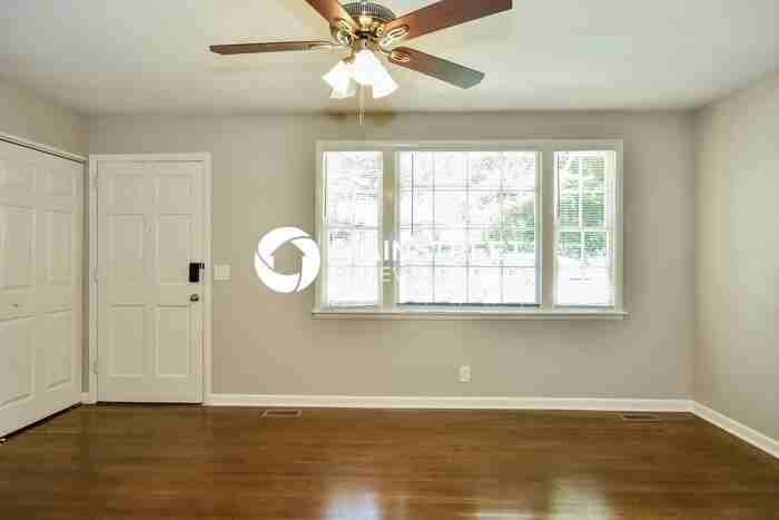 1404 Crockett Ct - Photo 4 of 16