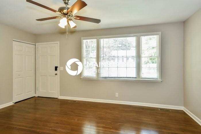 1404 Crockett Ct - Photo 5 of 16