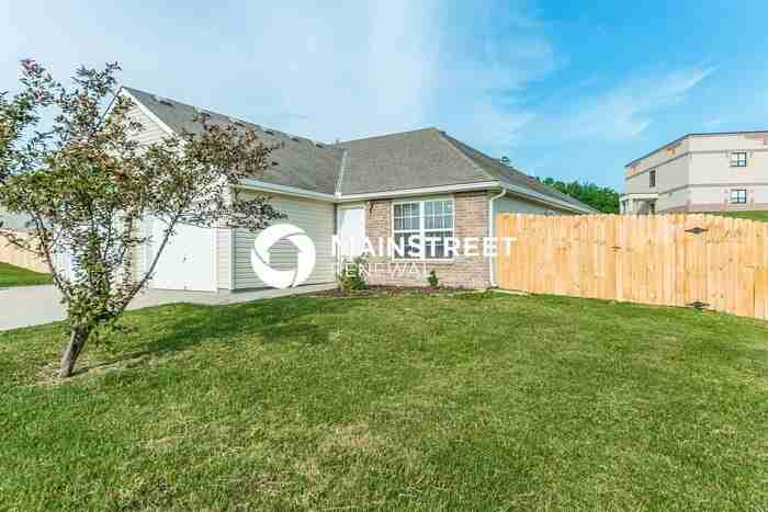 207 Palmer Ct - Photo 2 of 16