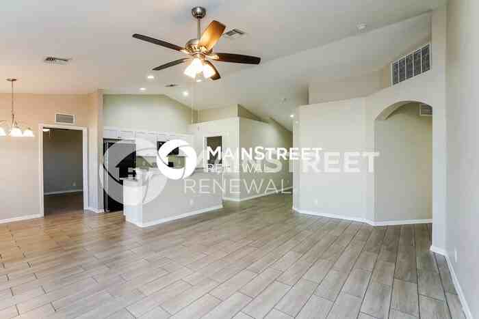 916 Nw 15th Ave - Photo 4 of 16