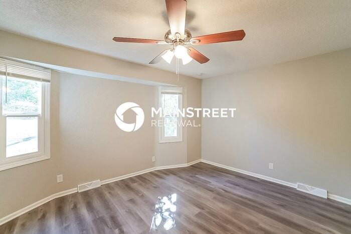 5209 S Cottage Ave - Photo 7 of 15