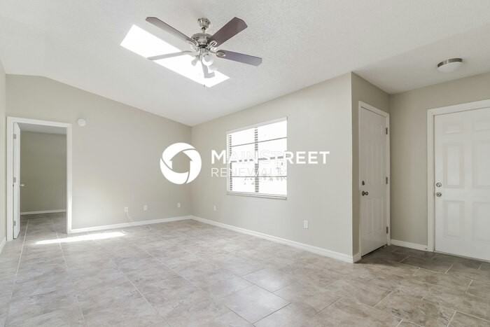 1072 Genesee Ave Se - Photo 3 of 16