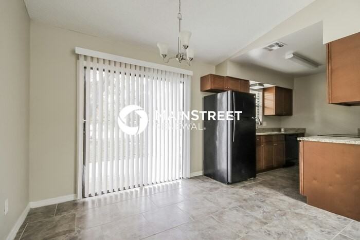 1072 Genesee Ave Se - Photo 5 of 16