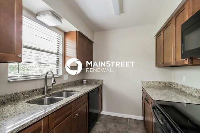 1072 Genesee Ave Se - Photo 6 of 16