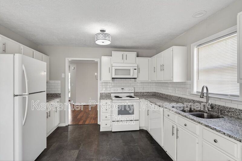 701 Ashcroft Rd - Photo 3 of 46