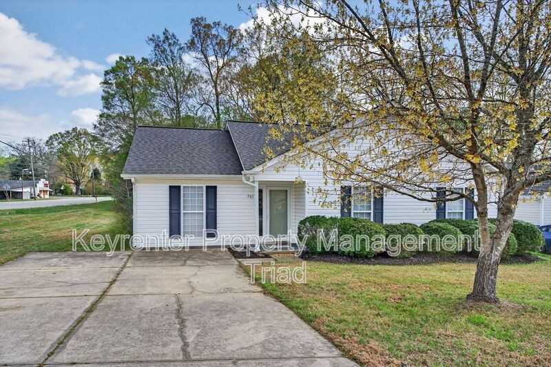 701 Ashcroft Rd - Photo 6 of 46