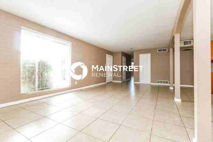 6136 W Clarendon Ave - Photo 3 of 16