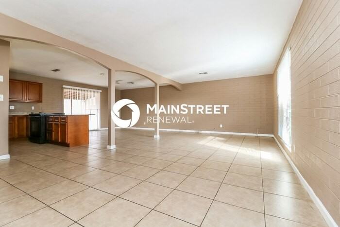 6136 W Clarendon Ave - Photo 4 of 16