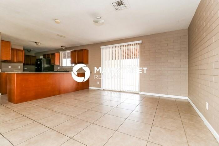 6136 W Clarendon Ave - Photo 5 of 16