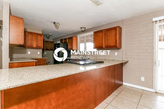 6136 W Clarendon Ave - Photo 6 of 16