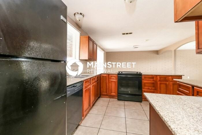 6136 W Clarendon Ave - Photo 7 of 16