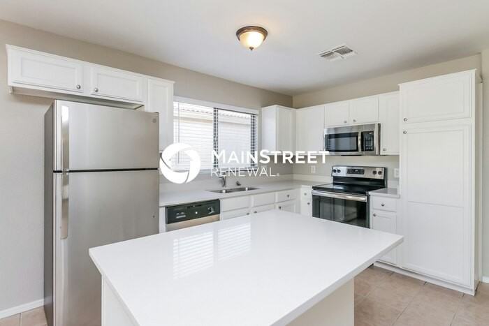 6242 W Illini St - Photo 6 of 16