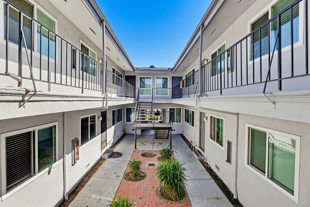 1945 S. Garth Ave - Photo 6 of 50