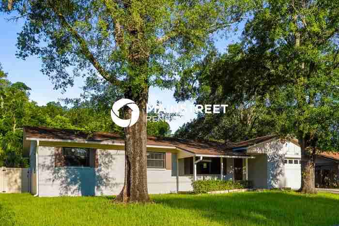 1706 Grove Park Dr - Photo 3 of 16